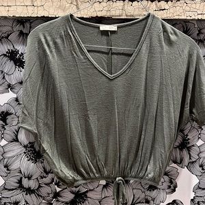 T-shirt with elastic waist